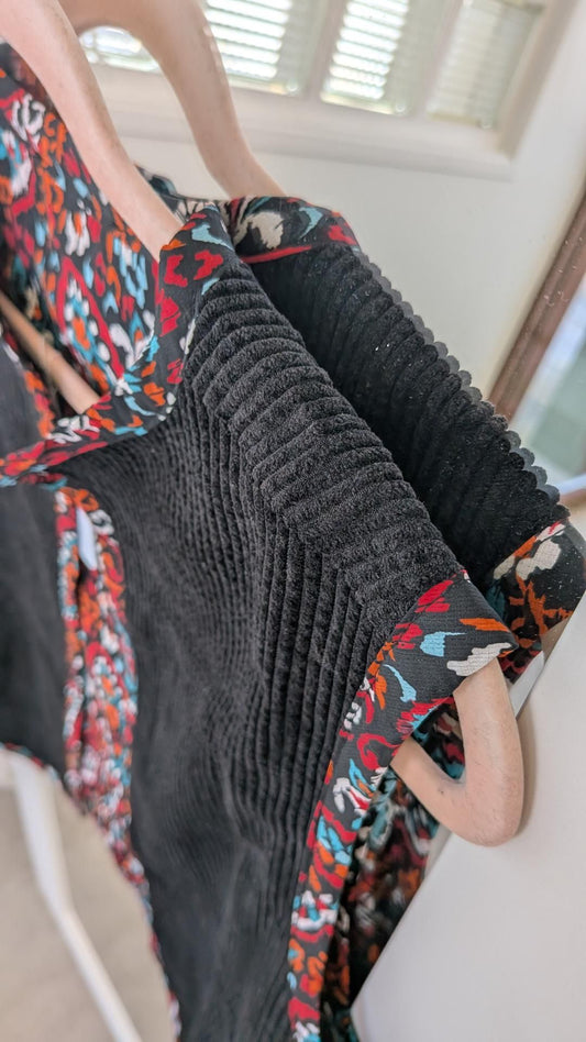 Gilet sans manches noir et fleuri - Boutique indépendante - TU