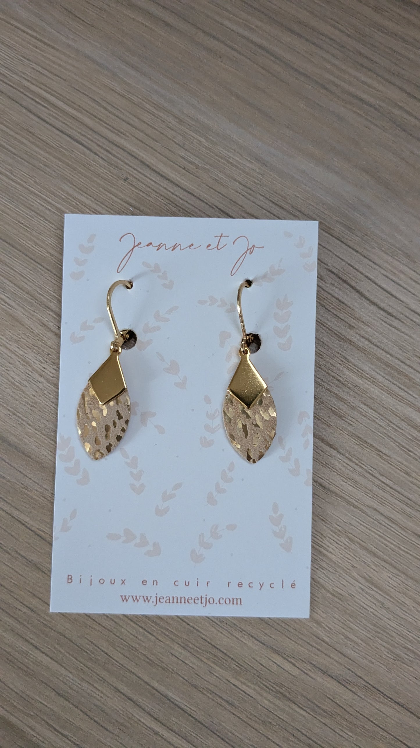 Bijoux Boucles d'oreilles "plumes" beige or - Création Jeanne et JO - TU