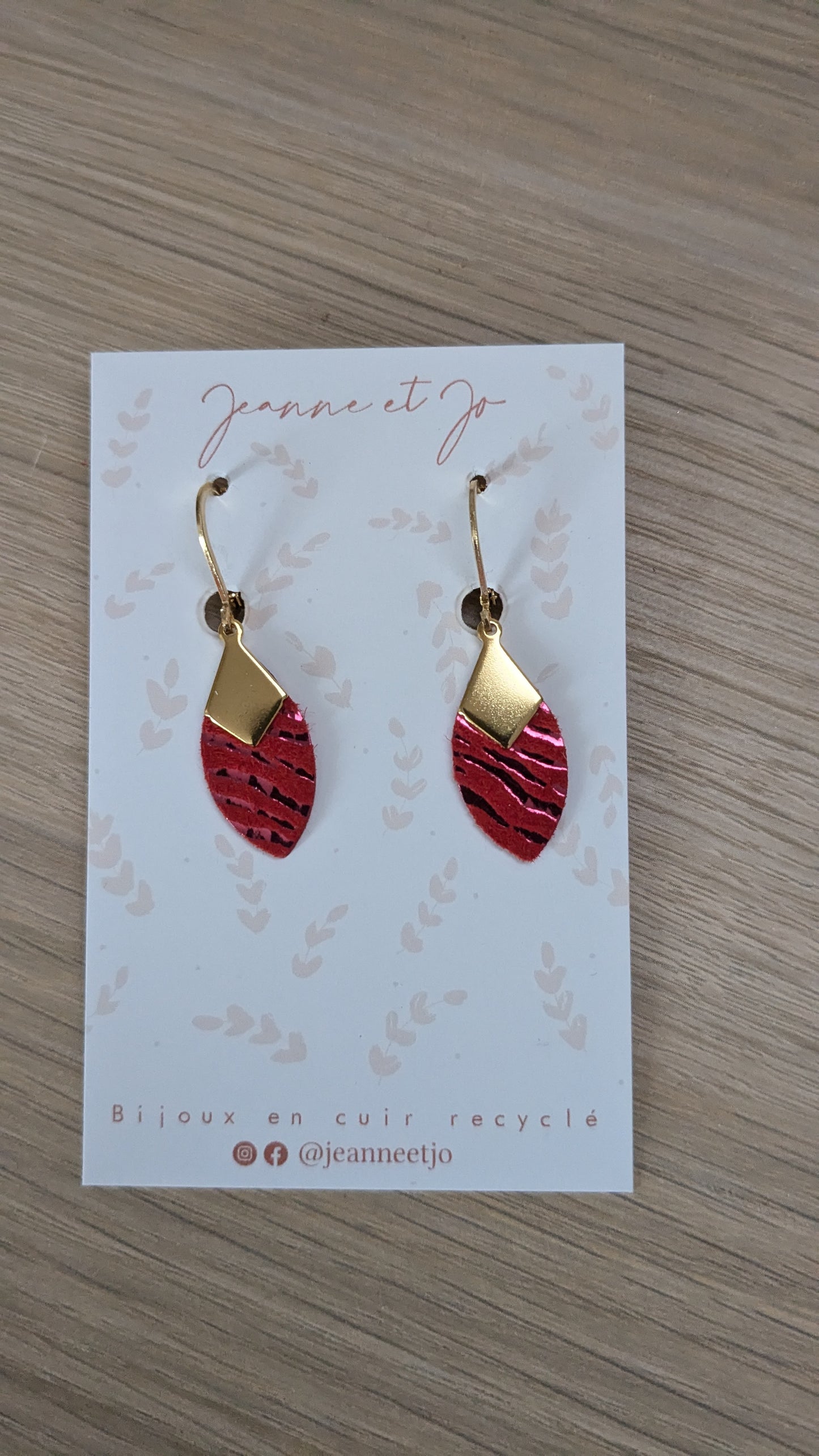 Bijoux Boucles d'oreilles "plumes"zèbre rouge - Création Jeanne et JO - TU