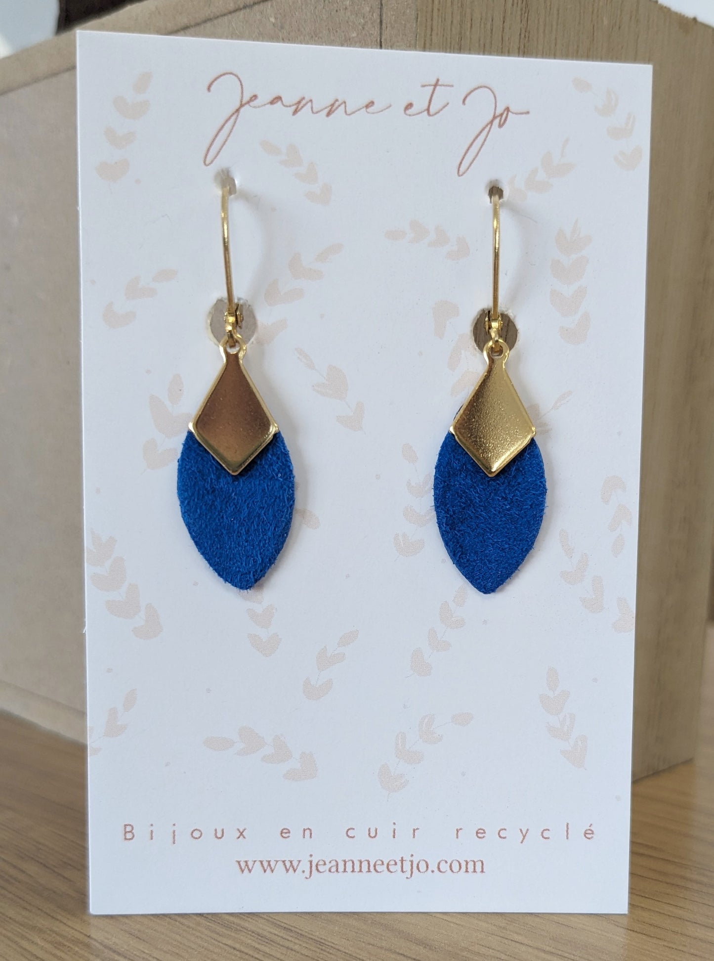 Bijoux Boucles d'oreilles plumes bleu saphir velours - Création Jeanne et Jo - TU