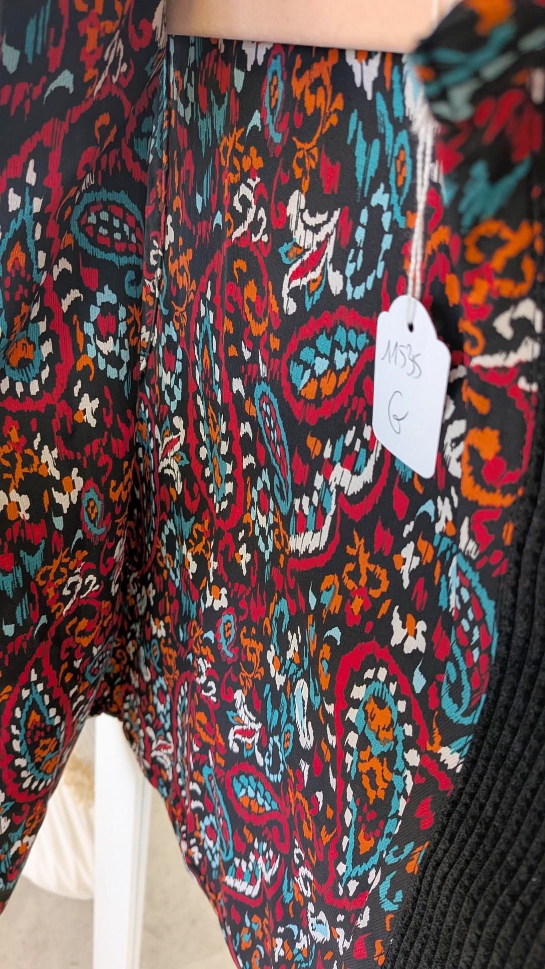 Gilet sans manches noir et fleuri - Boutique indépendante   - TU