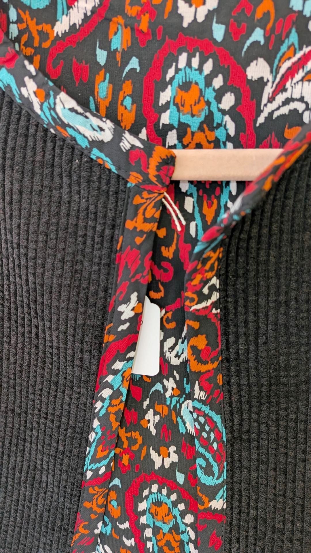 Gilet sans manches noir et fleuri - Boutique indépendante   - TU