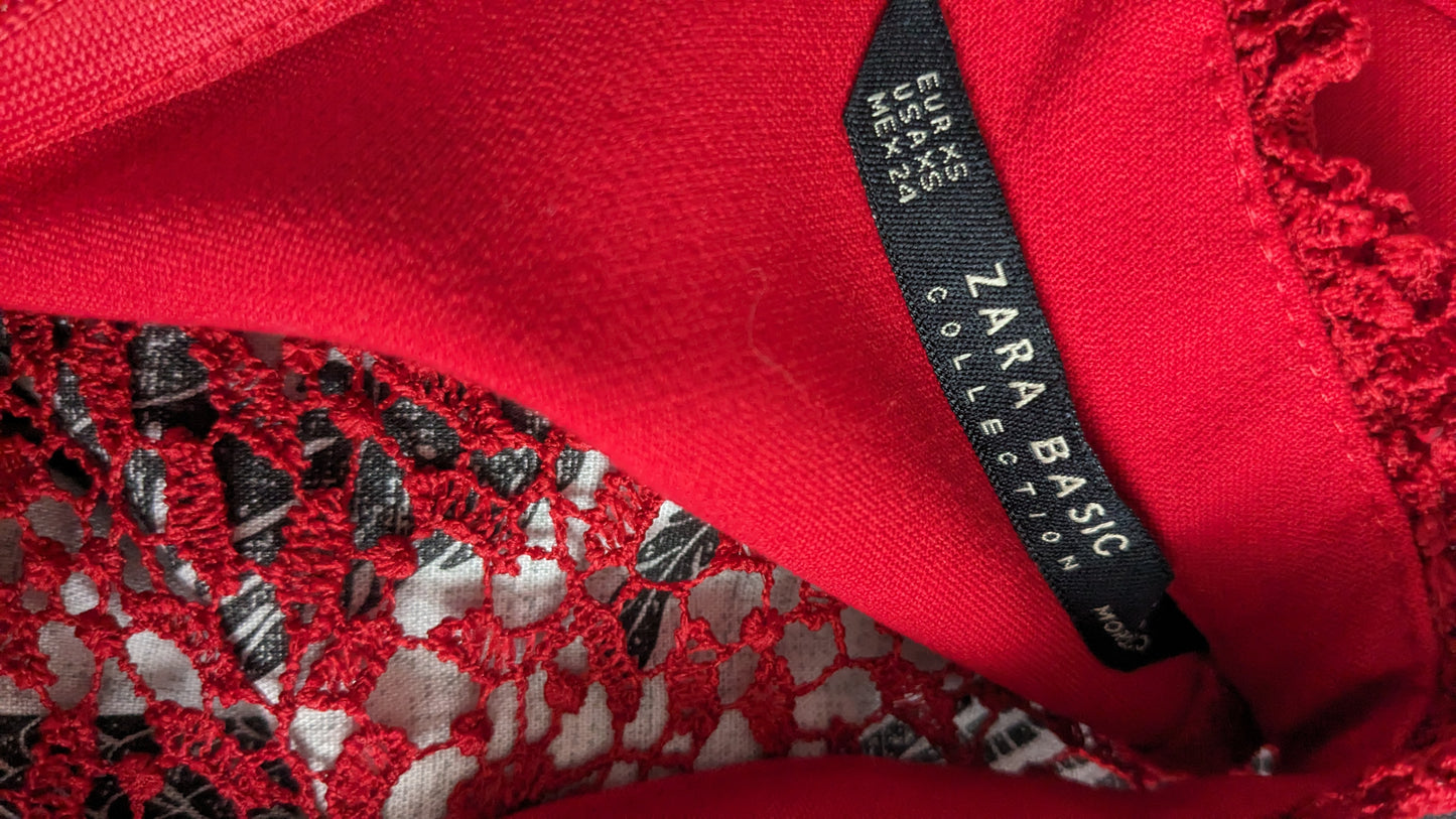 Robe plastron dentelle rouge - Zara - 34