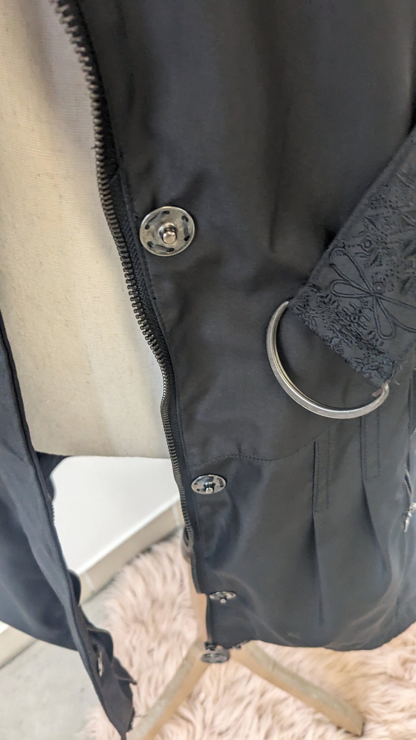 Manteau noir broderies - La mode est à vous - 40