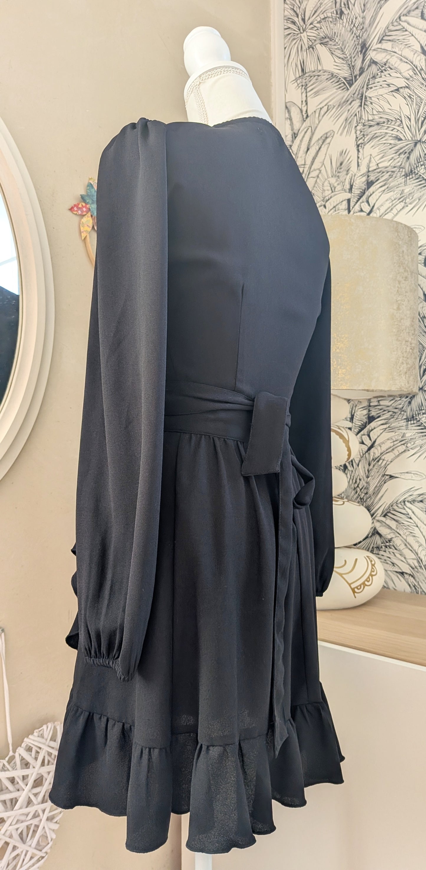 Robe noir croisée à volants - Stradivarius - 36