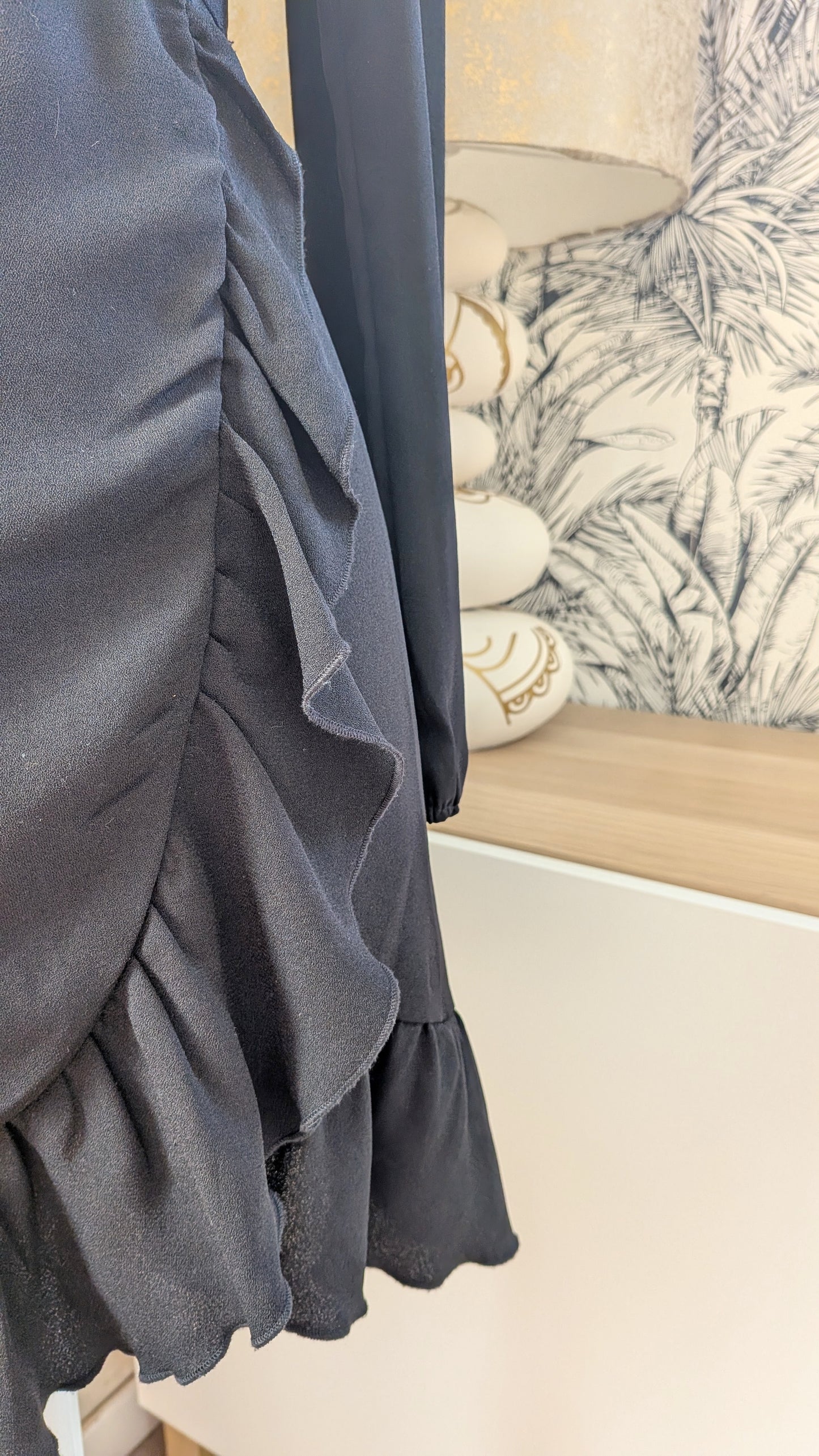 Robe noir croisée à volants - Stradivarius - 36