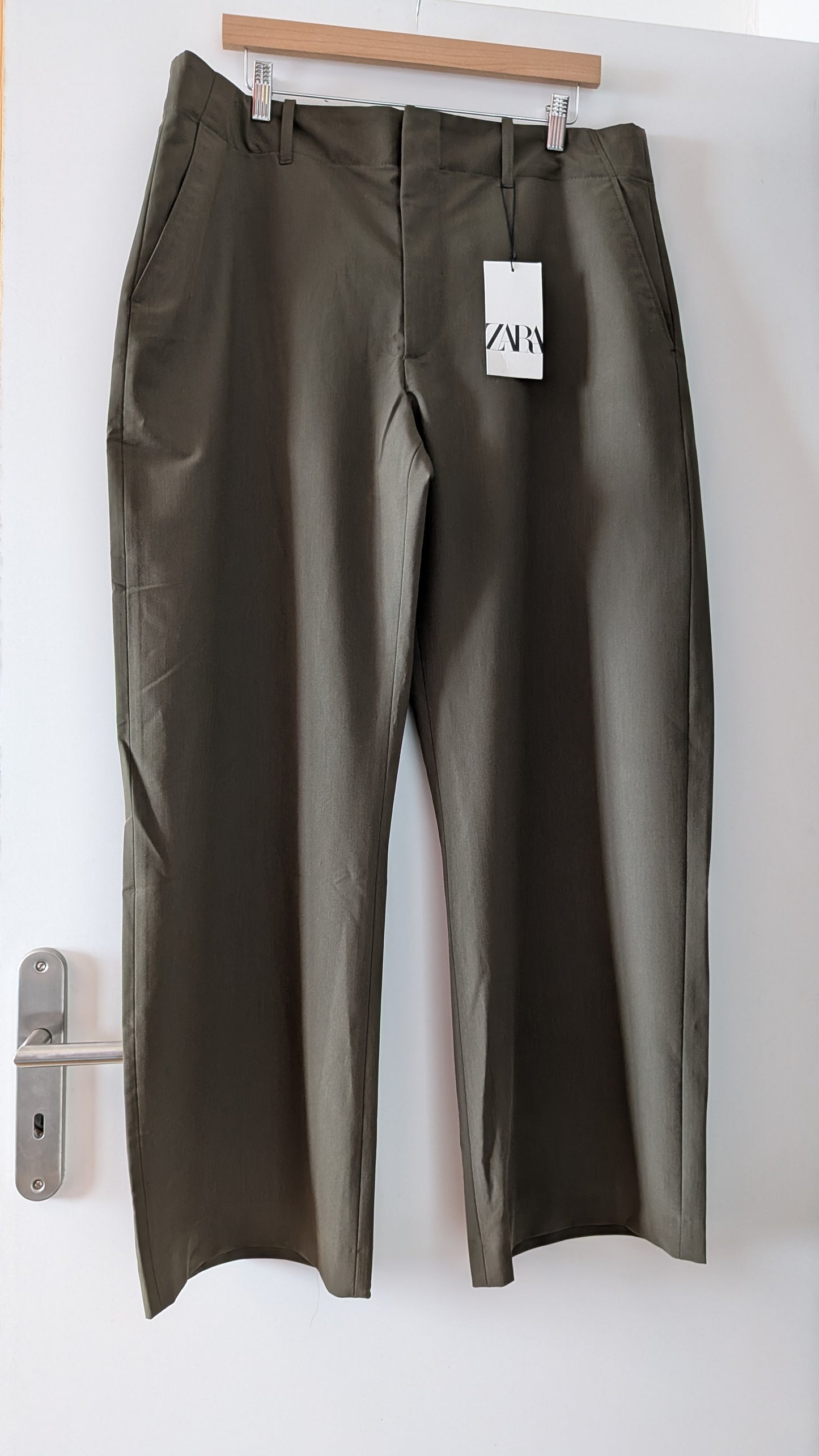 Neuf Pantalon kaki - Zara - 44