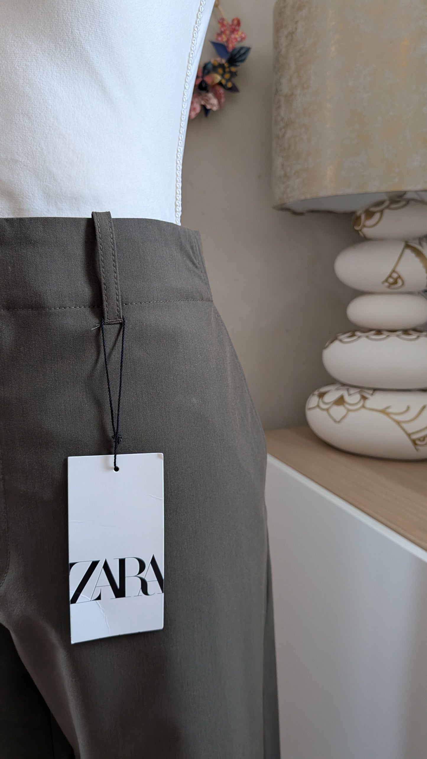 Neuf Pantalon kaki - Zara - 44